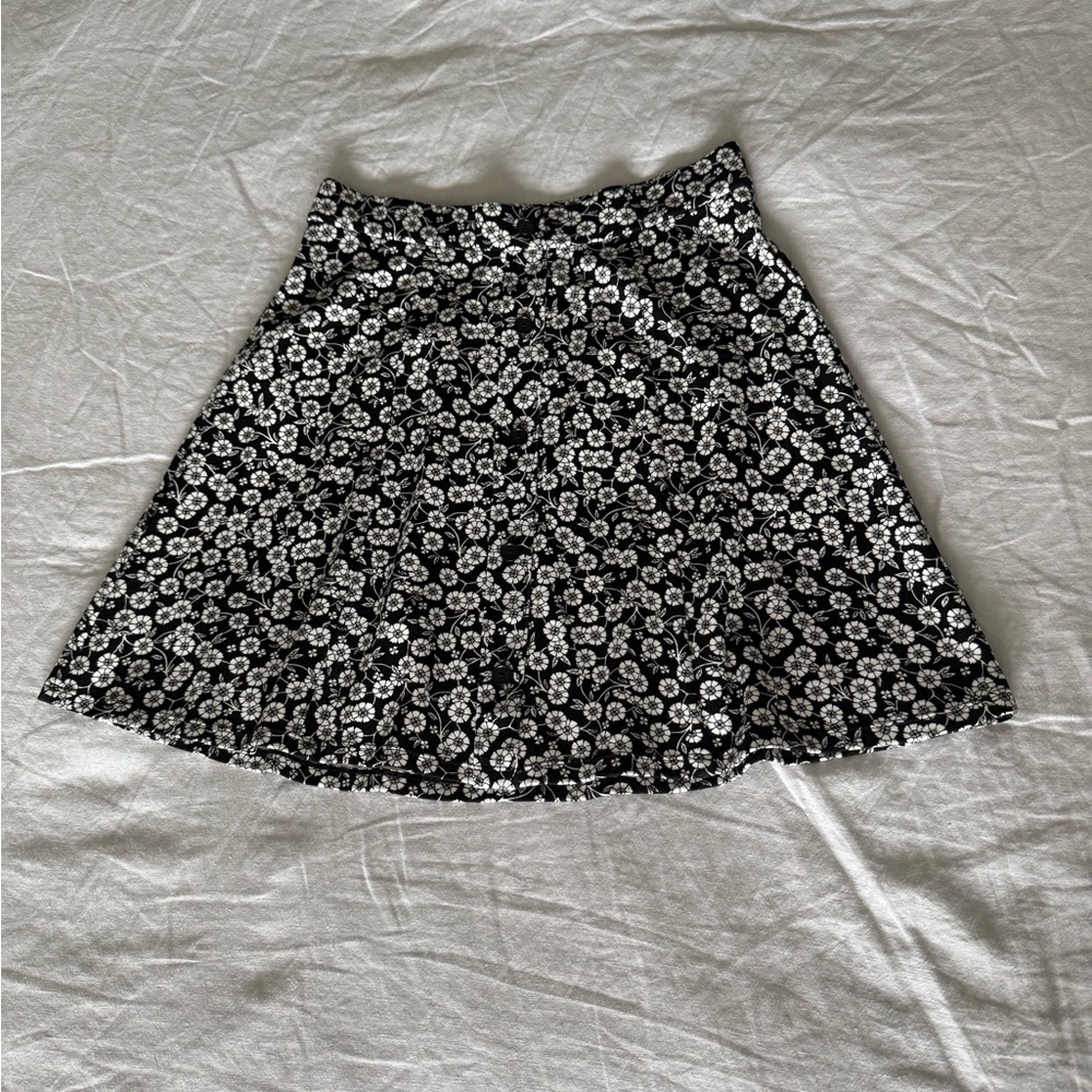 LOFT Black and White Floral Skirt